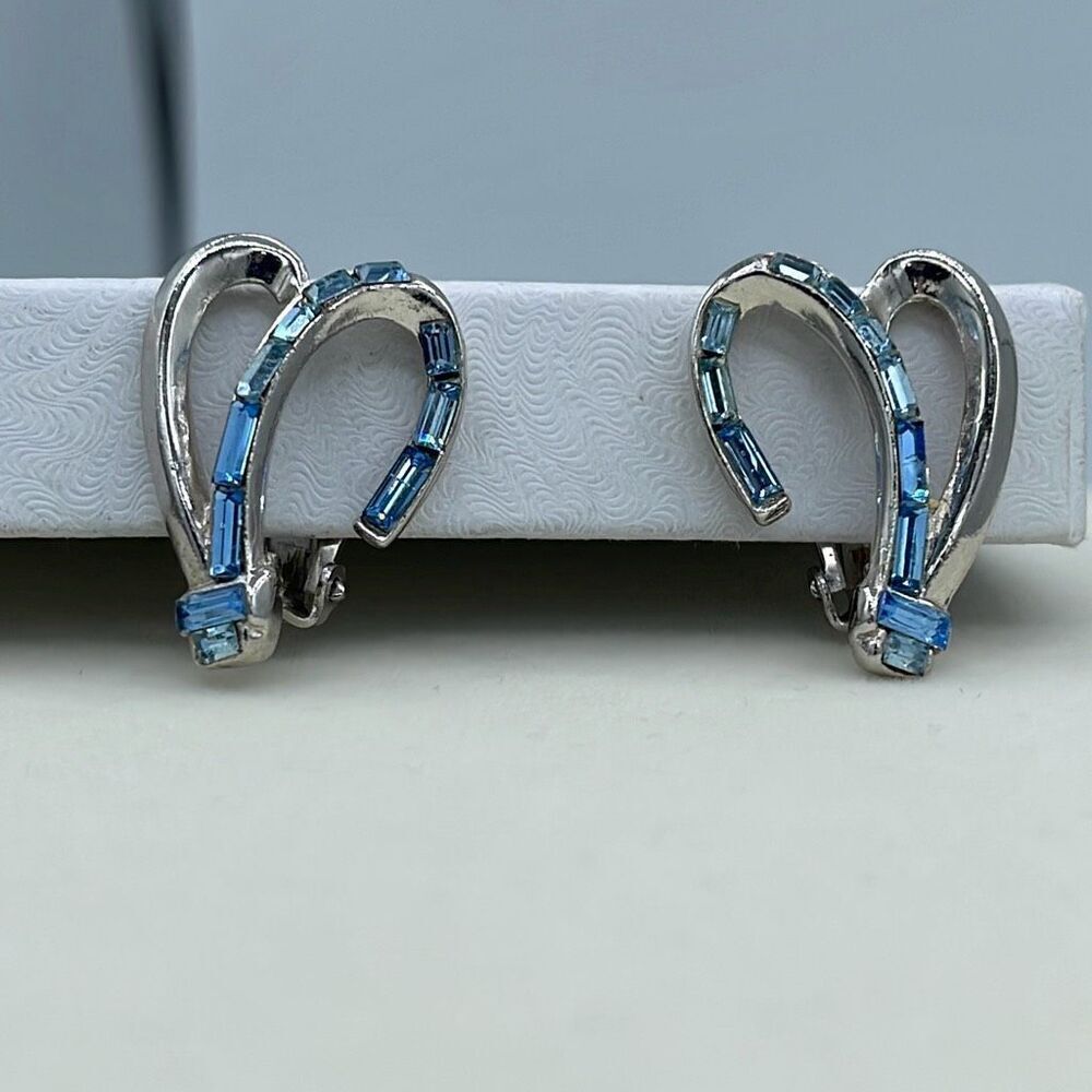 Vintage climbing style clip earrings.